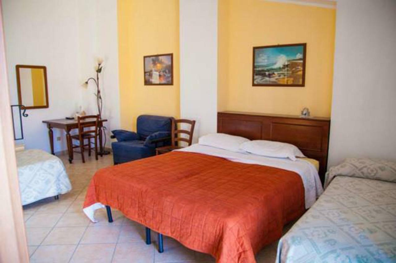 Bed & Breakfast Il Castellino ซานโต สเตฟาโน ดี กามาสตรา ภายนอก รูปภาพ